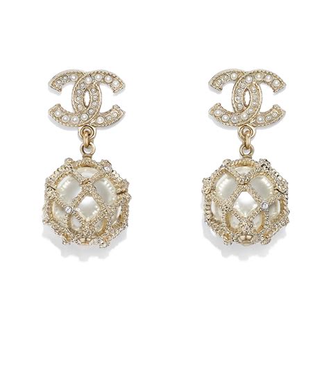 chanel earrings outfit